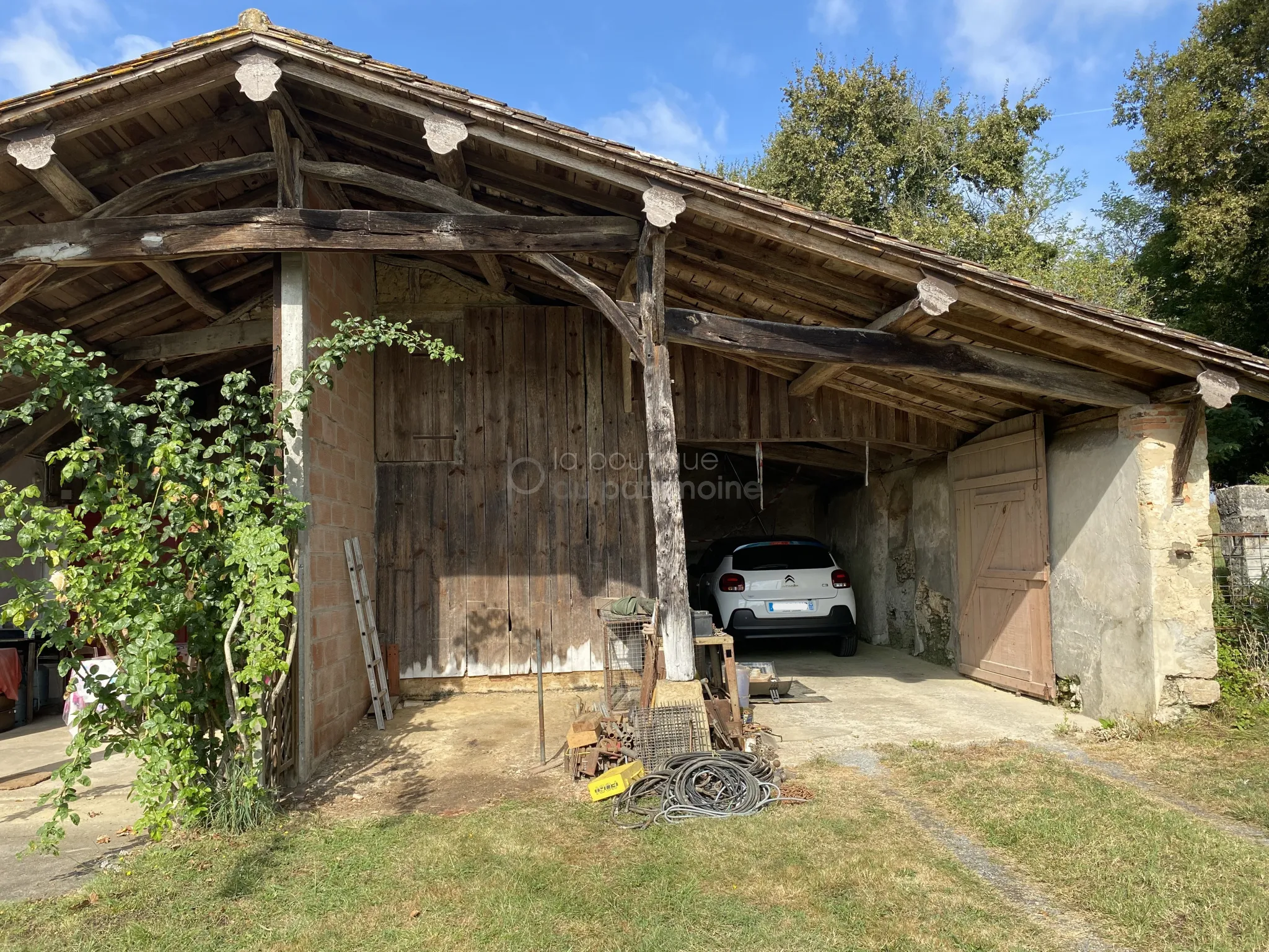 Maison en Pierre à Cudos avec 4 Chambres et Dépendances 