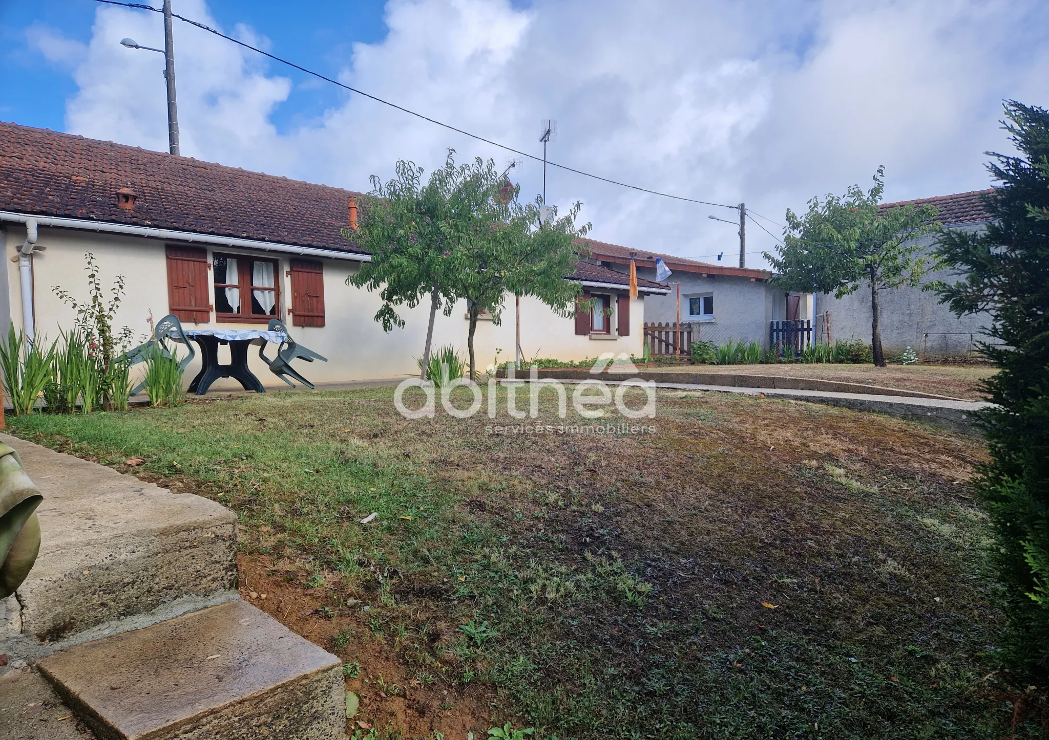 Maison de plain-pied à Roumazières-Loubert à vendre 