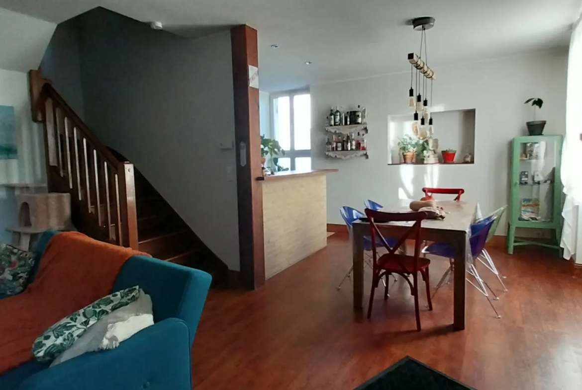 Maison rénovée à vendre à Périgueux avec 2 chambres et terrasse 