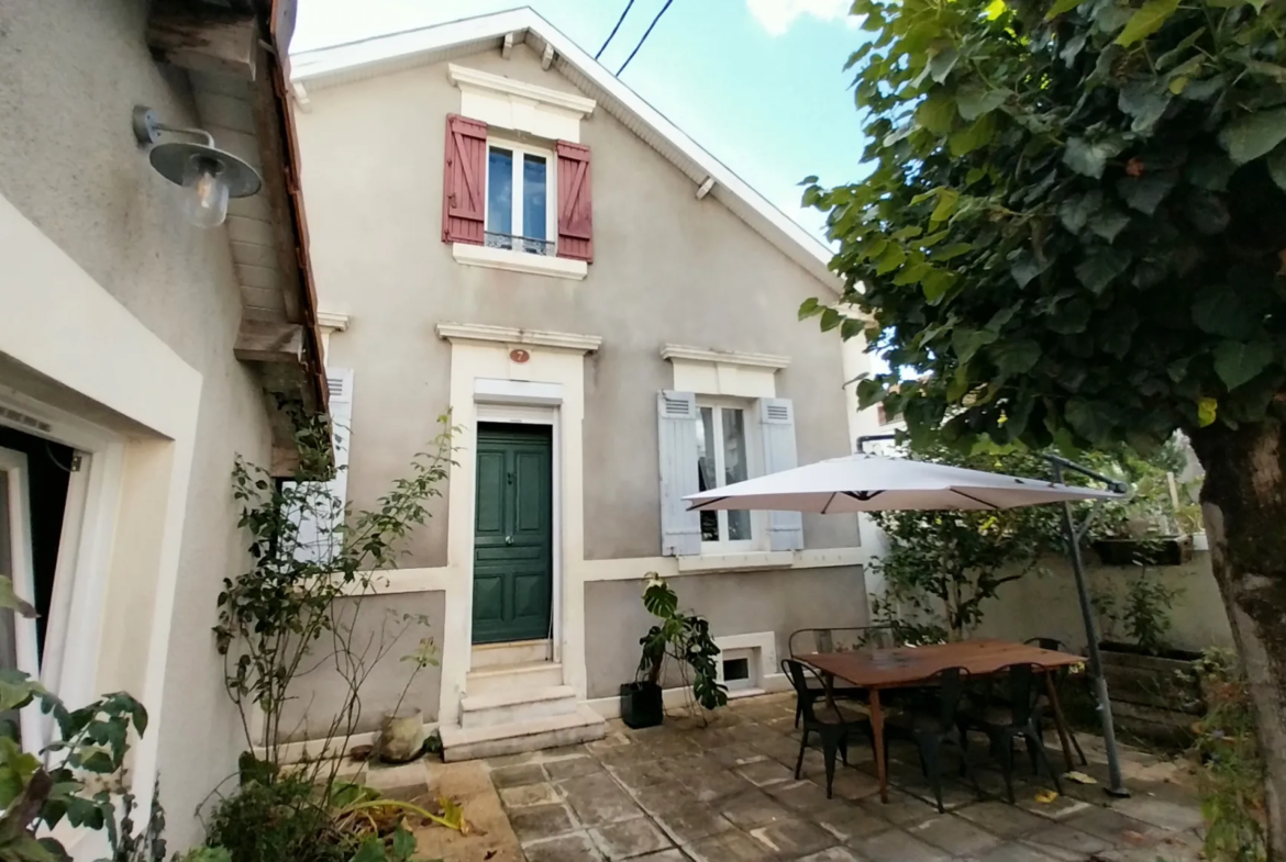 Maison rénovée à vendre à Périgueux avec 2 chambres et terrasse 