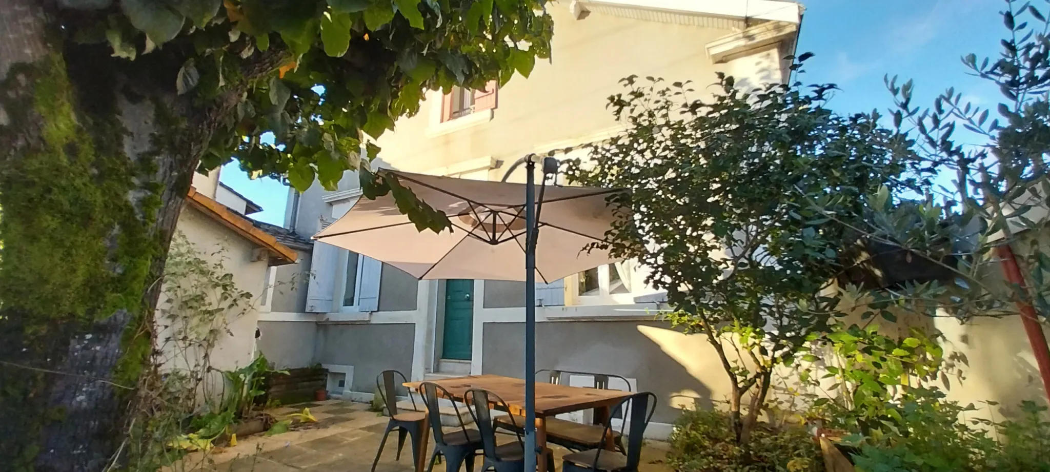 Maison rénovée à vendre à Périgueux avec 2 chambres et terrasse 