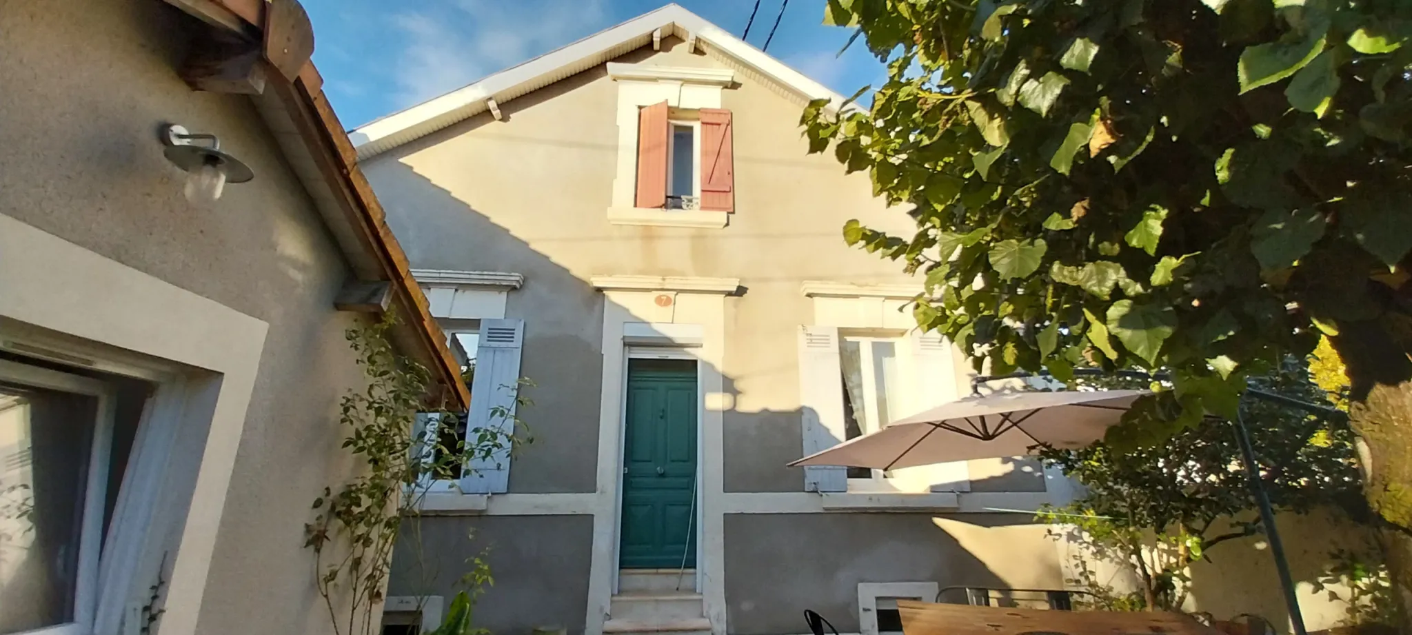 Maison rénovée à vendre à Périgueux avec 2 chambres et terrasse 