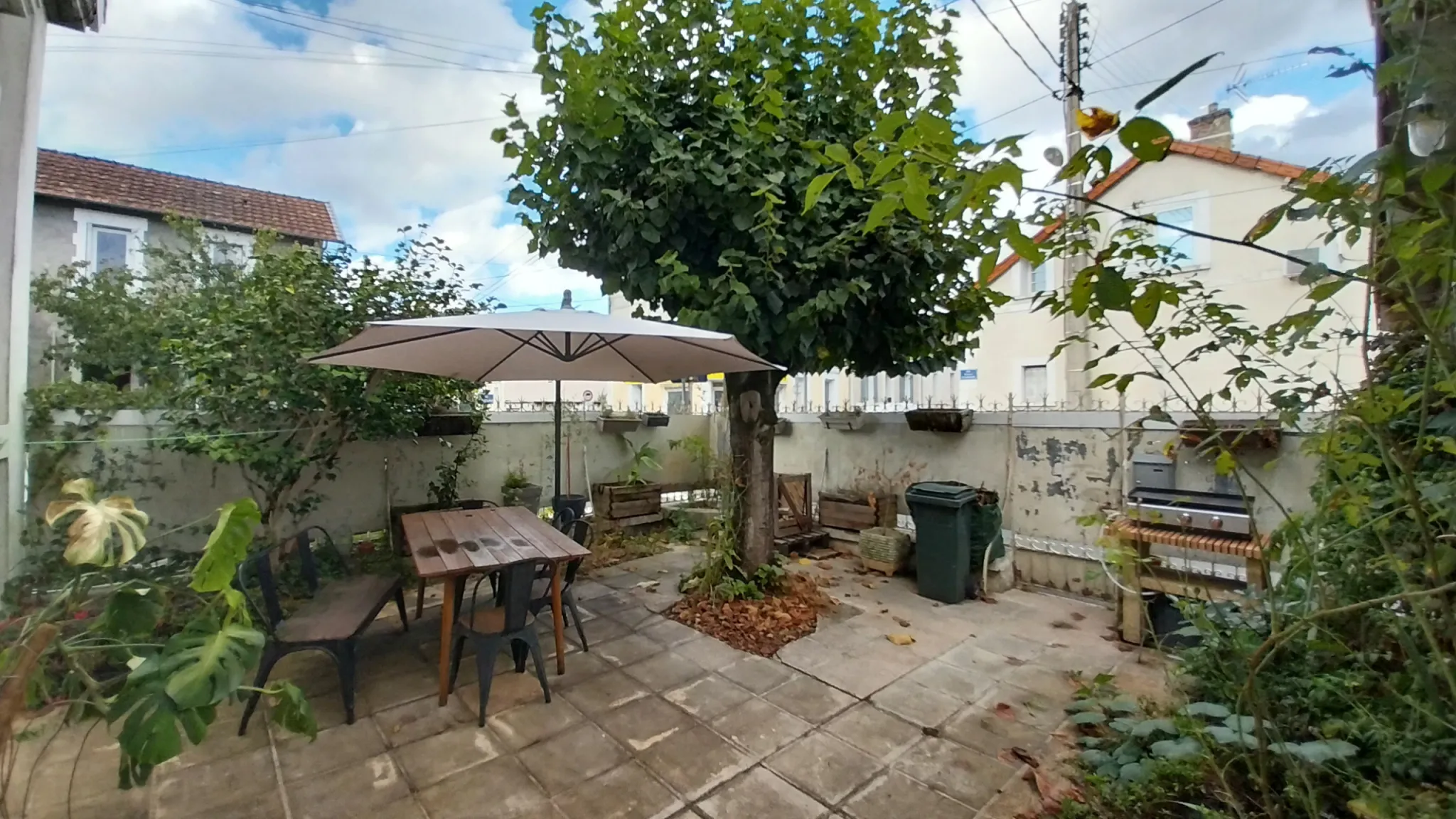 Maison rénovée à vendre à Périgueux avec 2 chambres et terrasse 