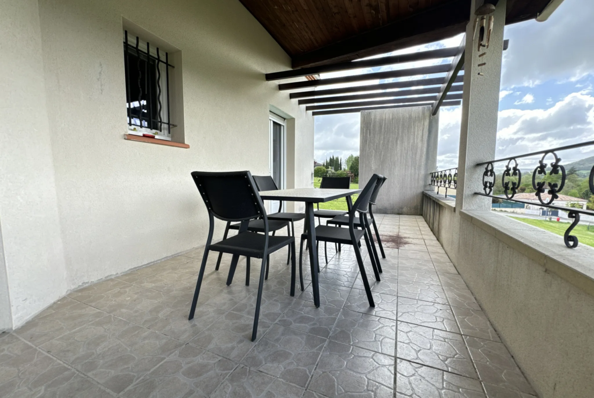 Maison contemporaine avec vue et double garage à Penne d'Agenais 