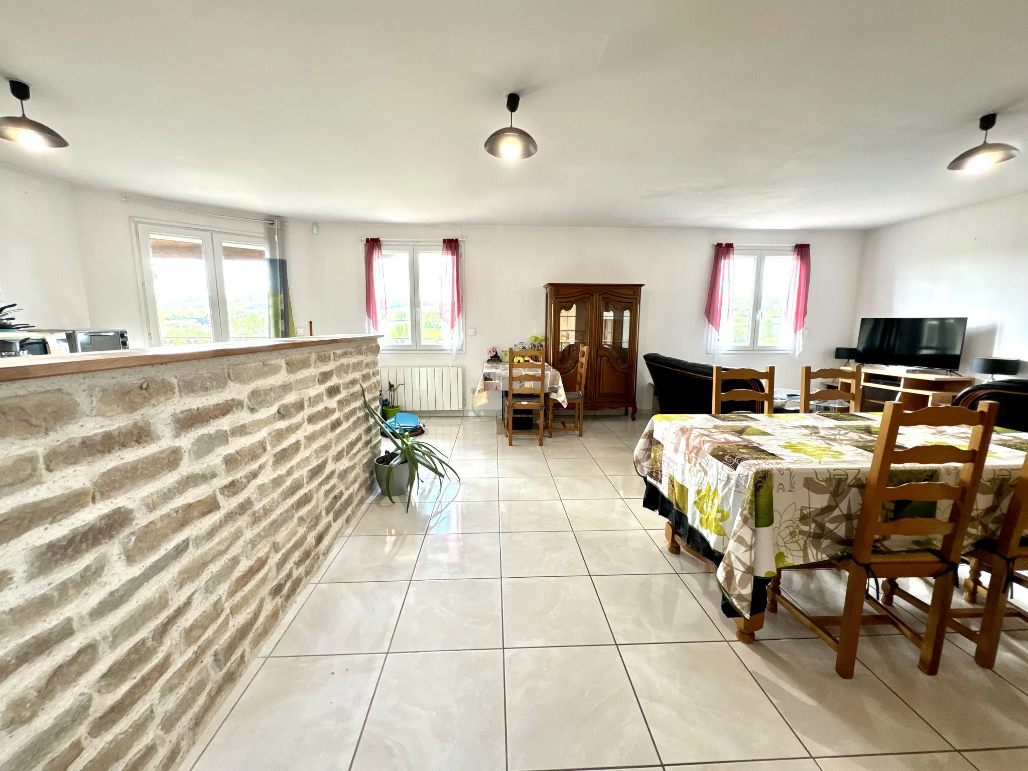 Maison contemporaine avec vue et double garage à Penne d'Agenais 