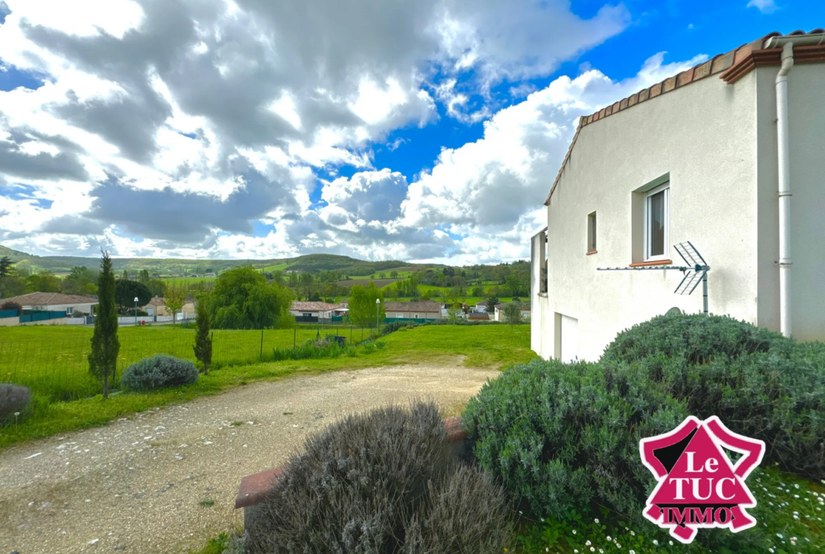 Maison contemporaine avec vue et double garage à Penne d'Agenais 