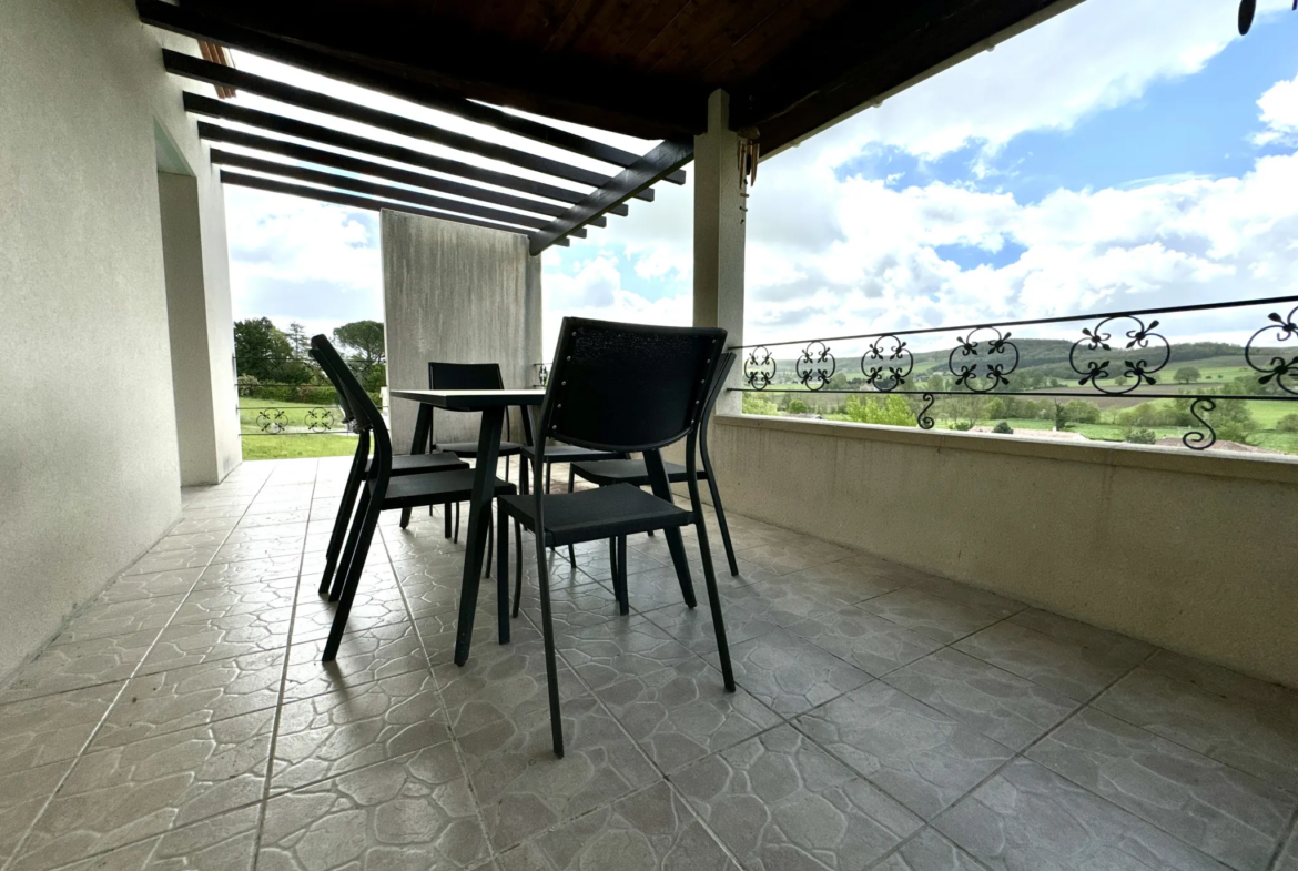 Maison contemporaine avec vue et double garage à Penne d'Agenais 