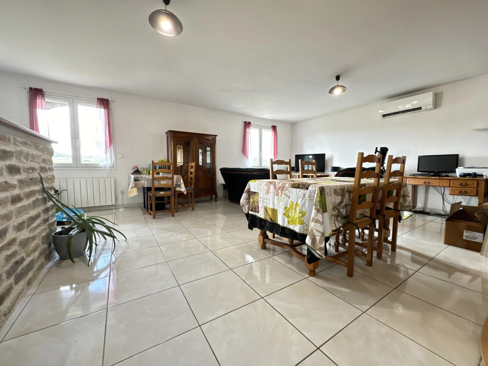 Maison contemporaine avec vue et double garage à Penne d'Agenais 