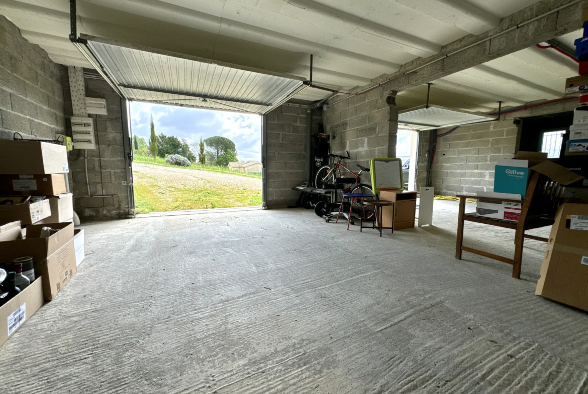 Maison contemporaine avec vue et double garage à Penne d'Agenais 