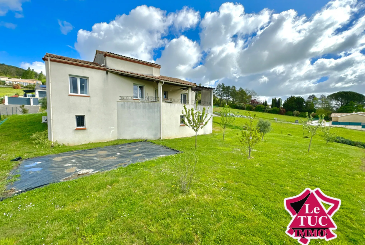 Maison contemporaine avec vue et double garage à Penne d'Agenais 