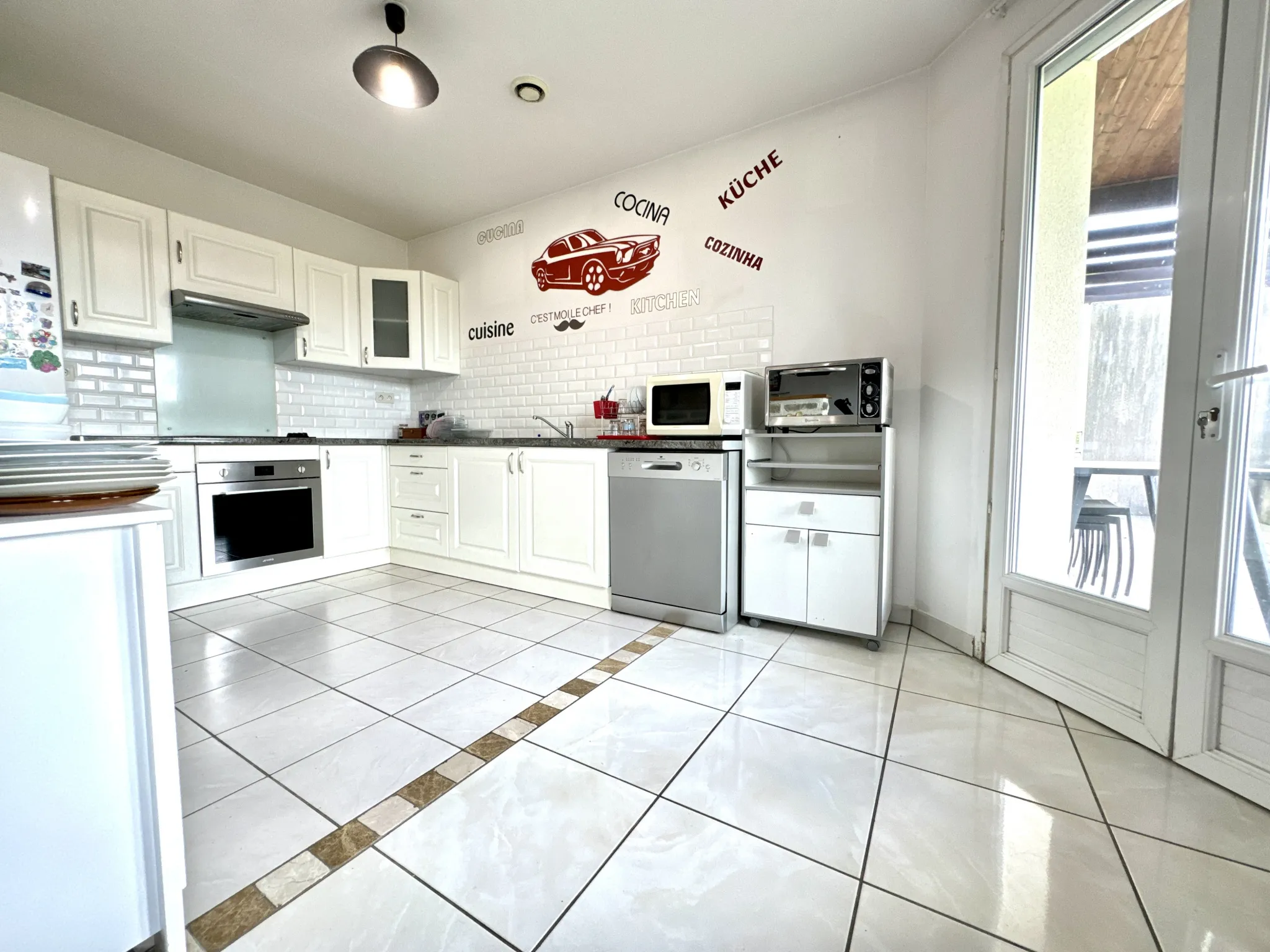 Maison contemporaine avec vue et double garage à Penne d'Agenais 