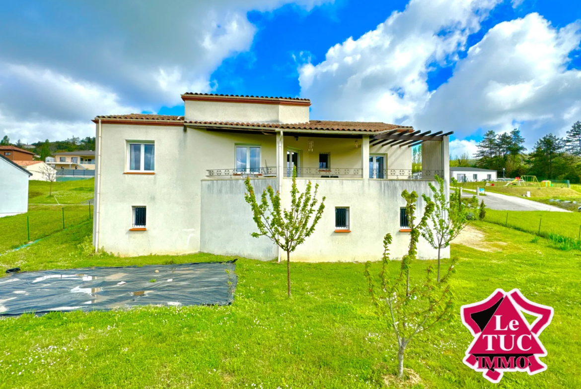 Maison contemporaine avec vue et double garage à Penne d'Agenais 