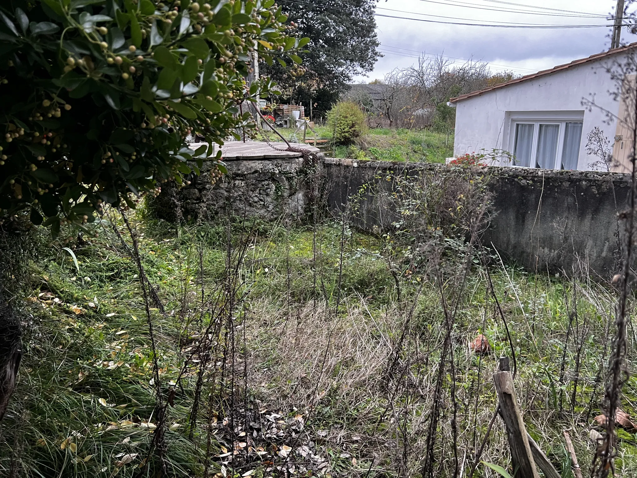 Maison de village à rénover avec dépendances à Ste Croix du Mont 