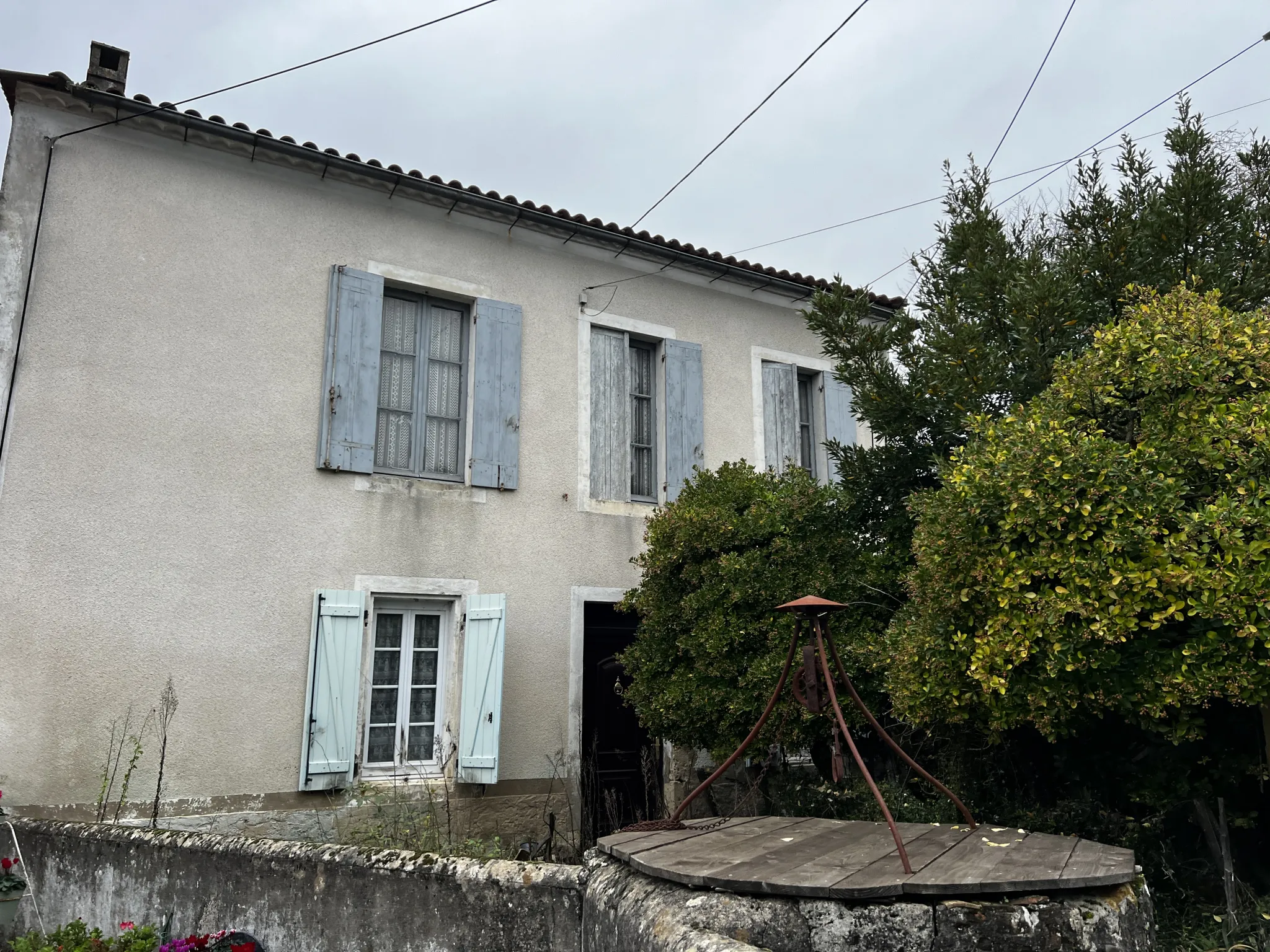 Maison de village à rénover avec dépendances à Ste Croix du Mont 