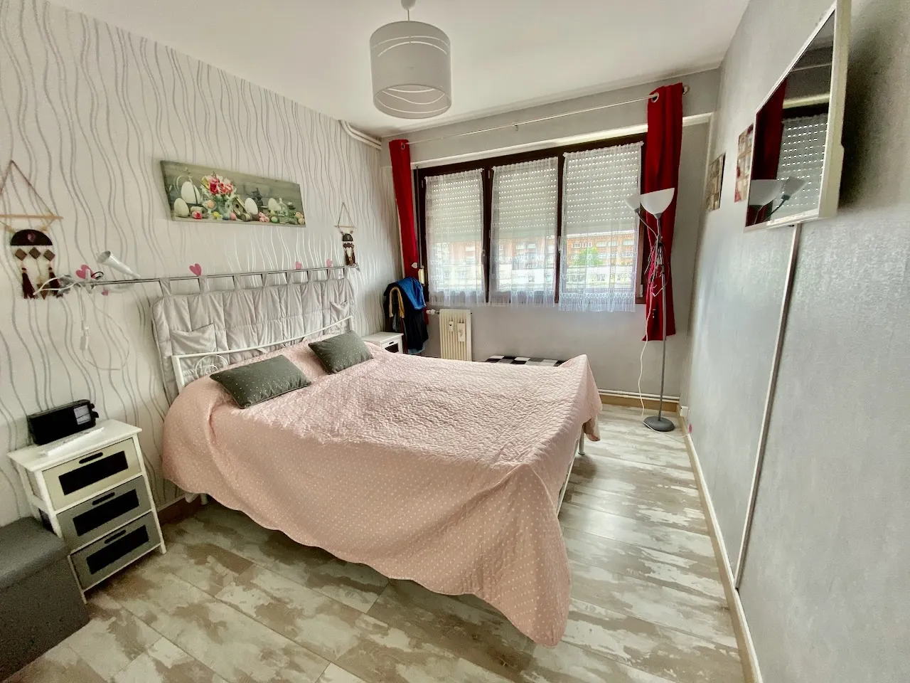 Appartement rénové à vendre à Maubeuge avec garage et stationnement 