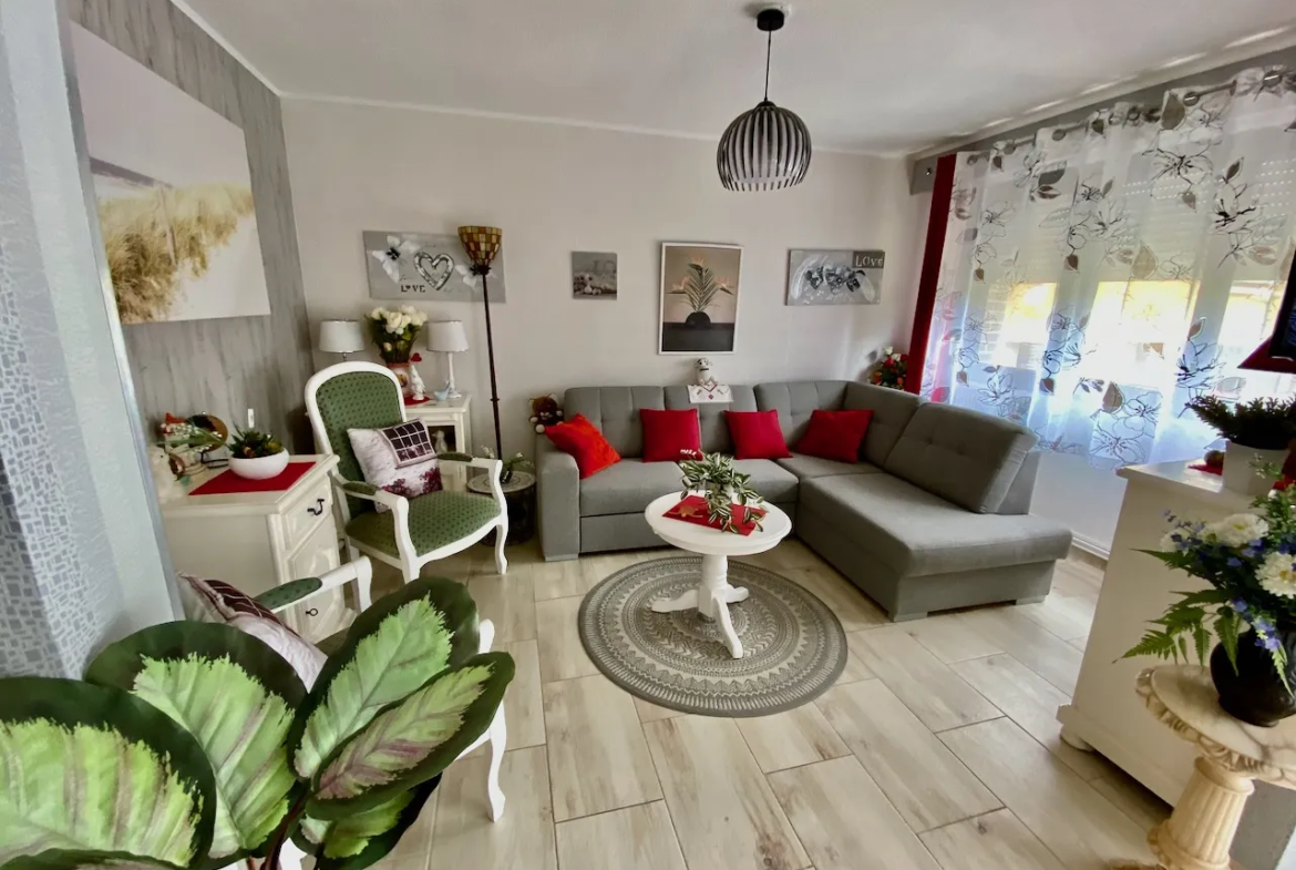 Appartement rénové à vendre à Maubeuge avec garage et stationnement 