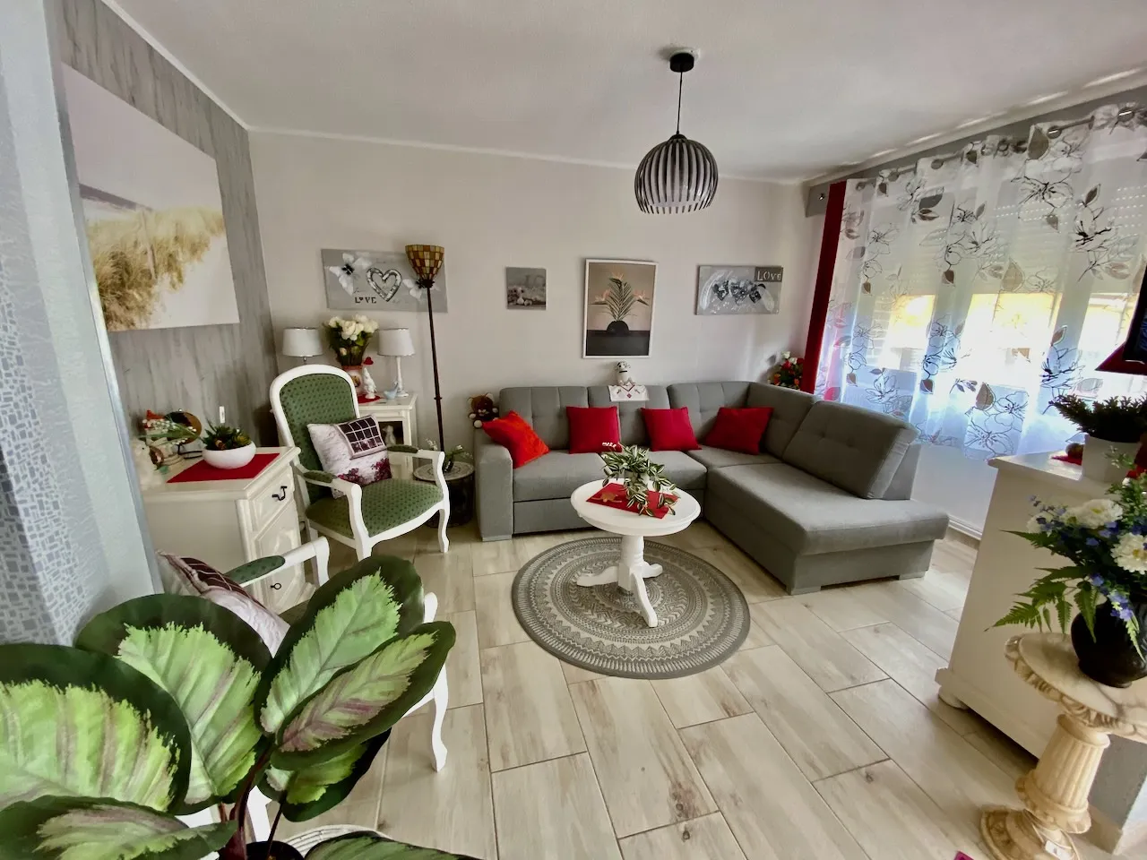 Appartement rénové à vendre à Maubeuge avec garage et stationnement 