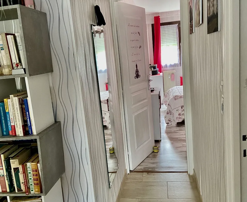 Appartement rénové à vendre à Maubeuge avec garage et stationnement 