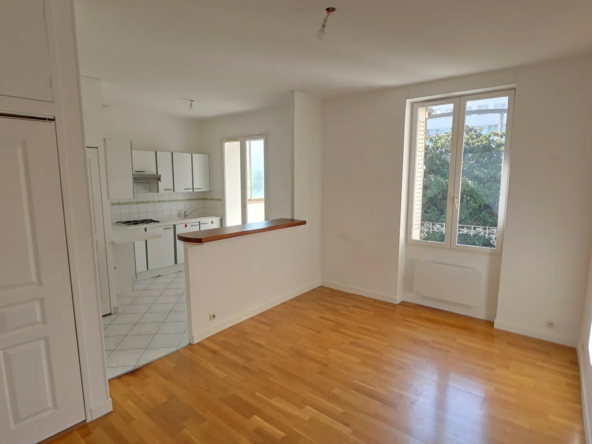 Appartement lumineux 2 pièces à Villeurbanne près du métro Gratte-Ciel