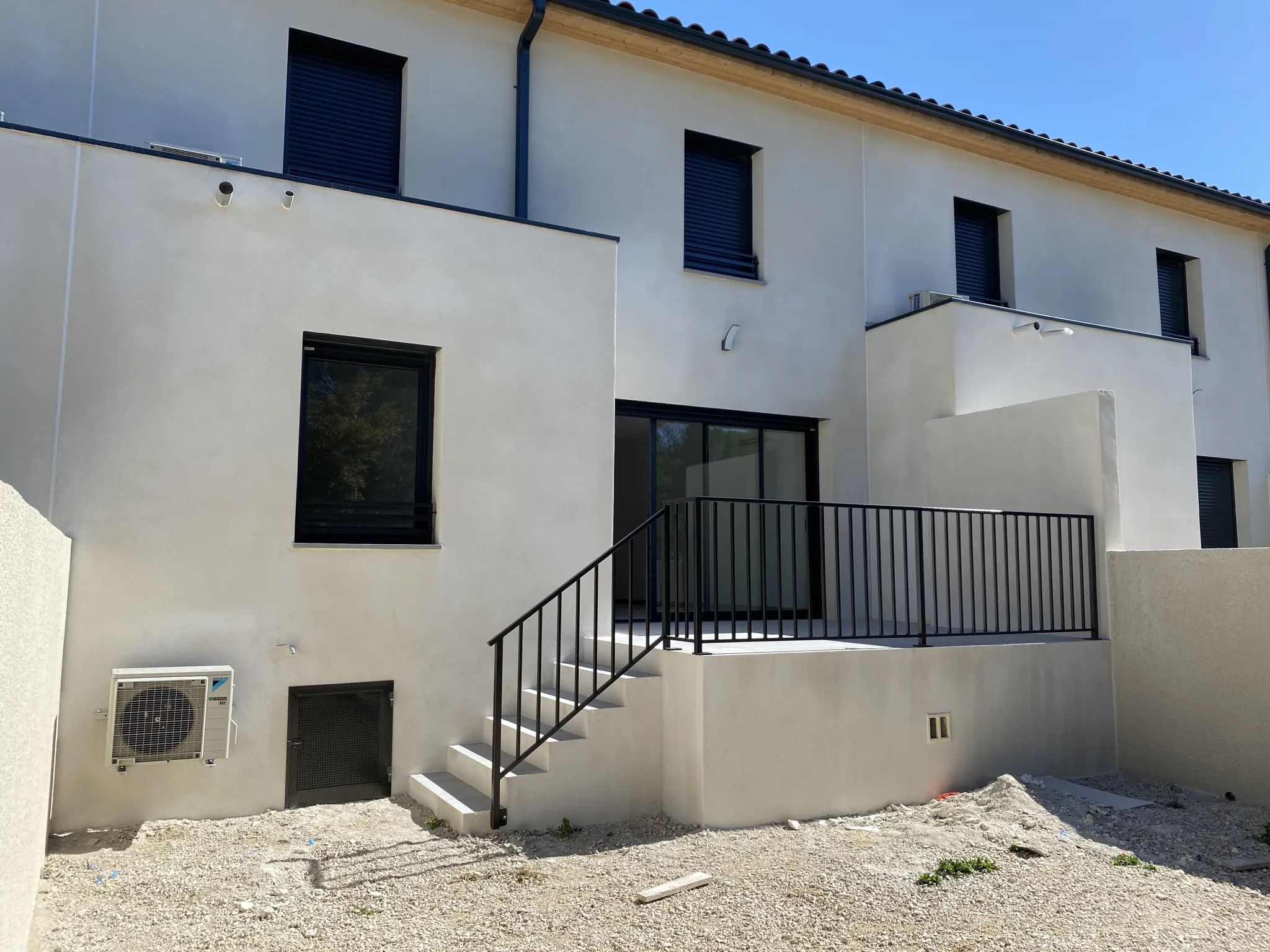 Maison moderne à vendre à Orange - 3 chambres, garage, terrasse 