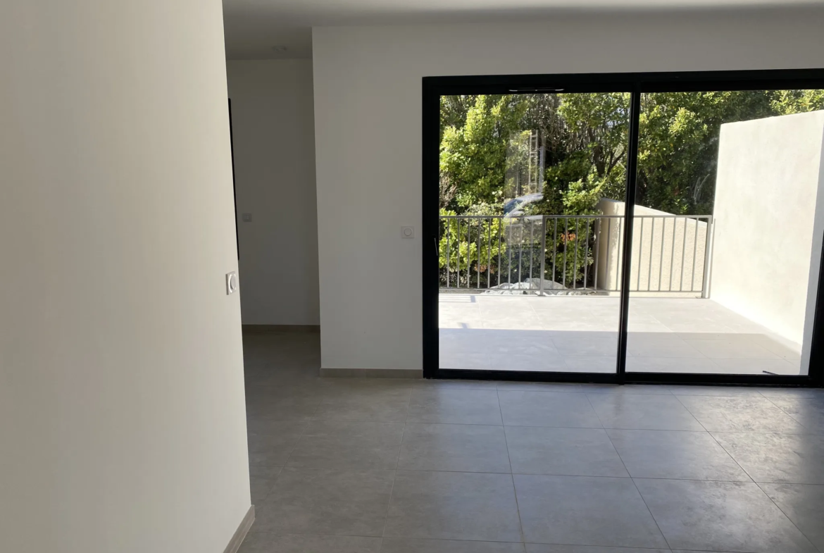 Maison moderne à vendre à Orange - 3 chambres, garage, terrasse 