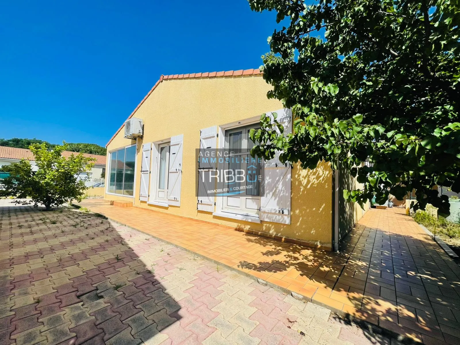 Villa 3 faces de plain pied à Llupia - 275000 EUR 