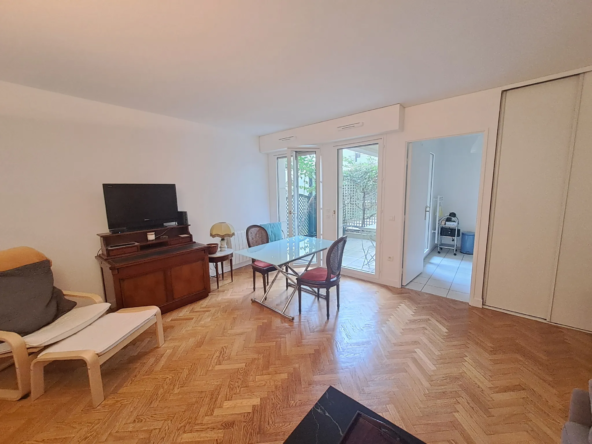 Vente de studio en résidence de services à Issy-les-Moulineaux