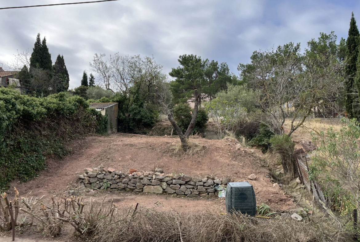 Charmante Maison de Village Rénovée à Moux avec Jardin 