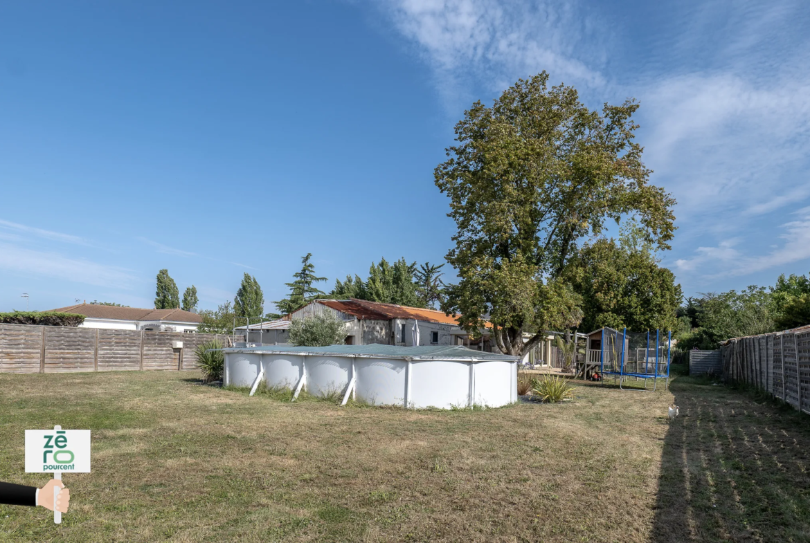 Longère à vendre à Grues - 5 chambres et piscine 