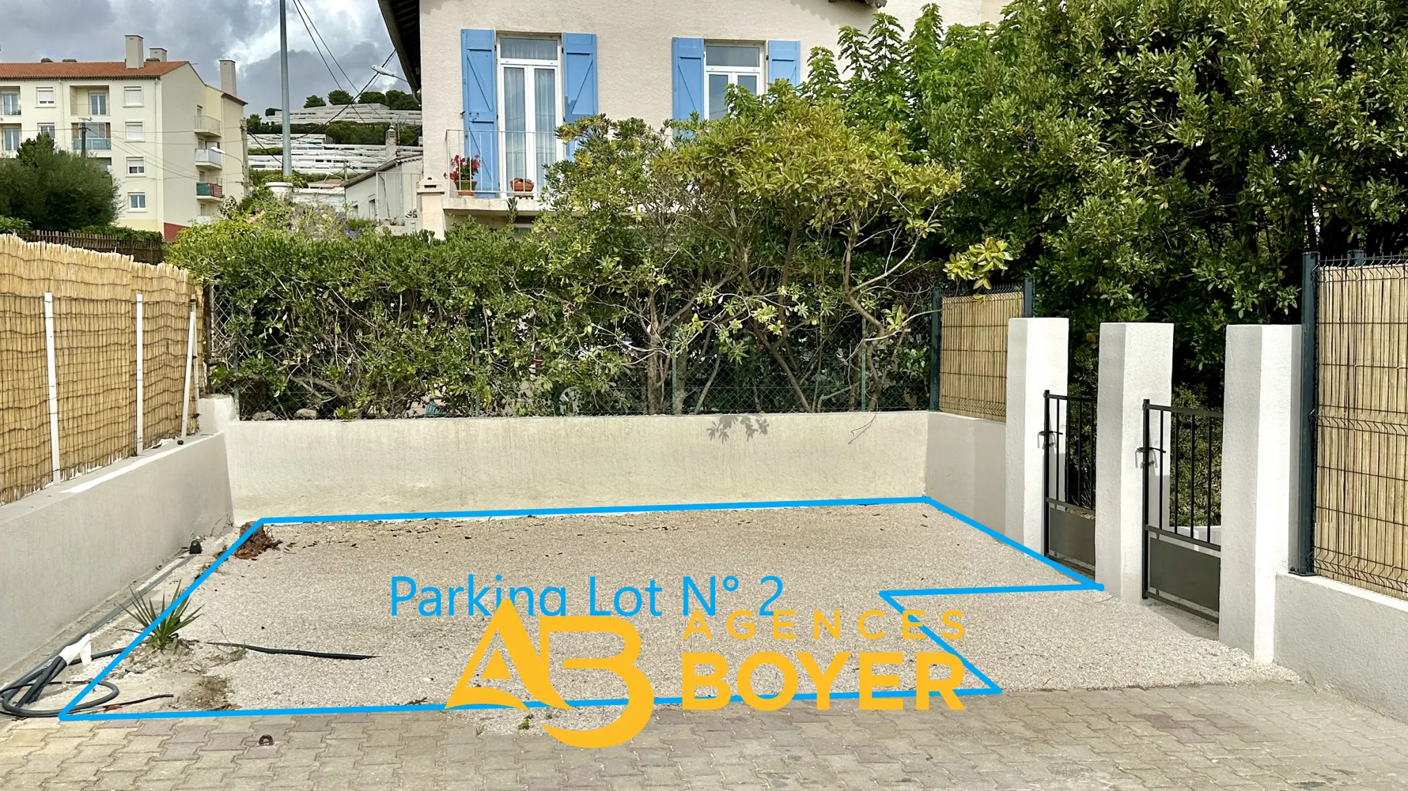 T2 en rez-de-jardin à Bandol avec parking privé 