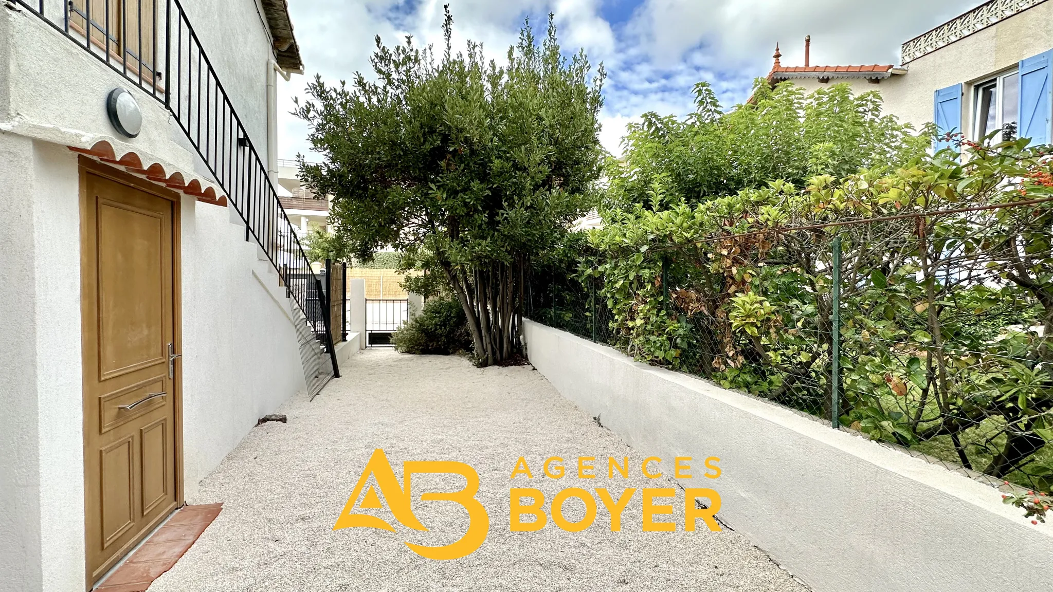 T2 en rez-de-jardin à Bandol avec parking privé 