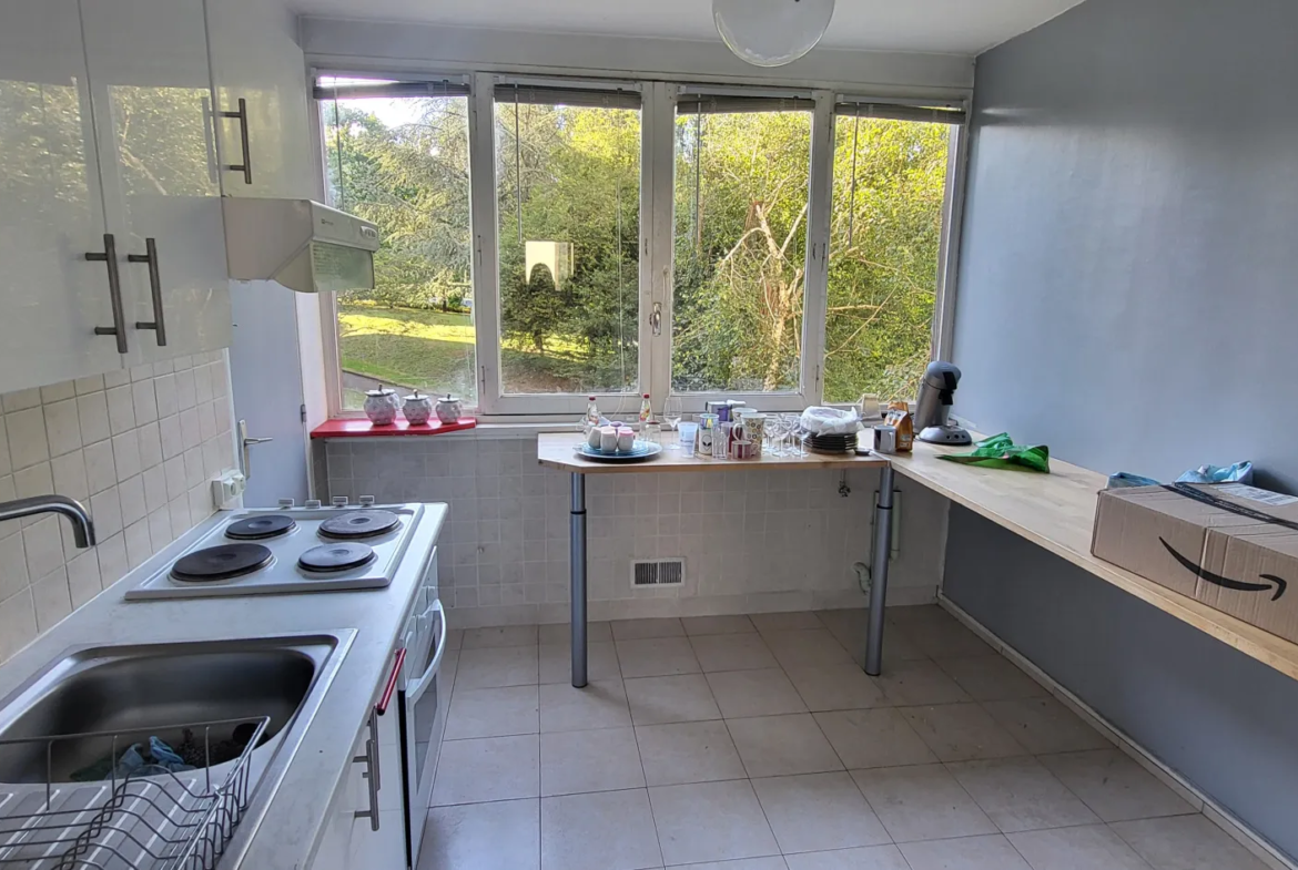 Achetez cet appartement 4 pièces à Fontenay le Fleury avec piscine 