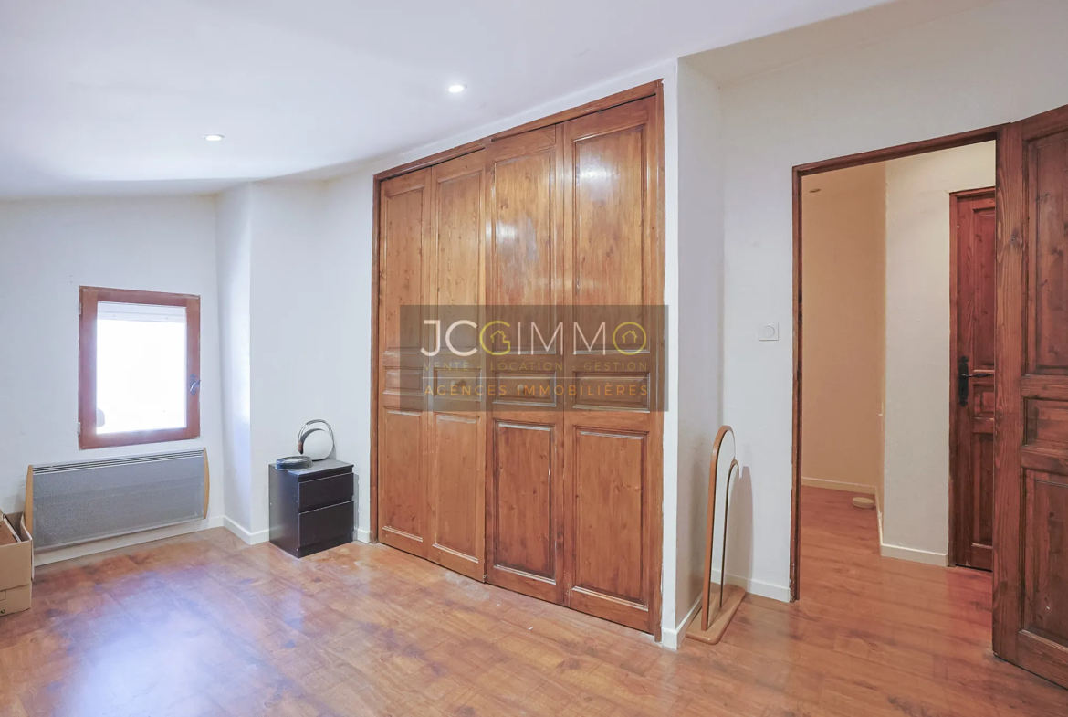 À vendre : Appartement T3 en duplex + Studio rénové à Sollies Pont 