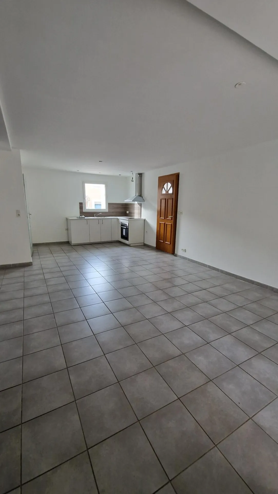 Maison en duplex de type 3 à vendre à Bollène, 84500 