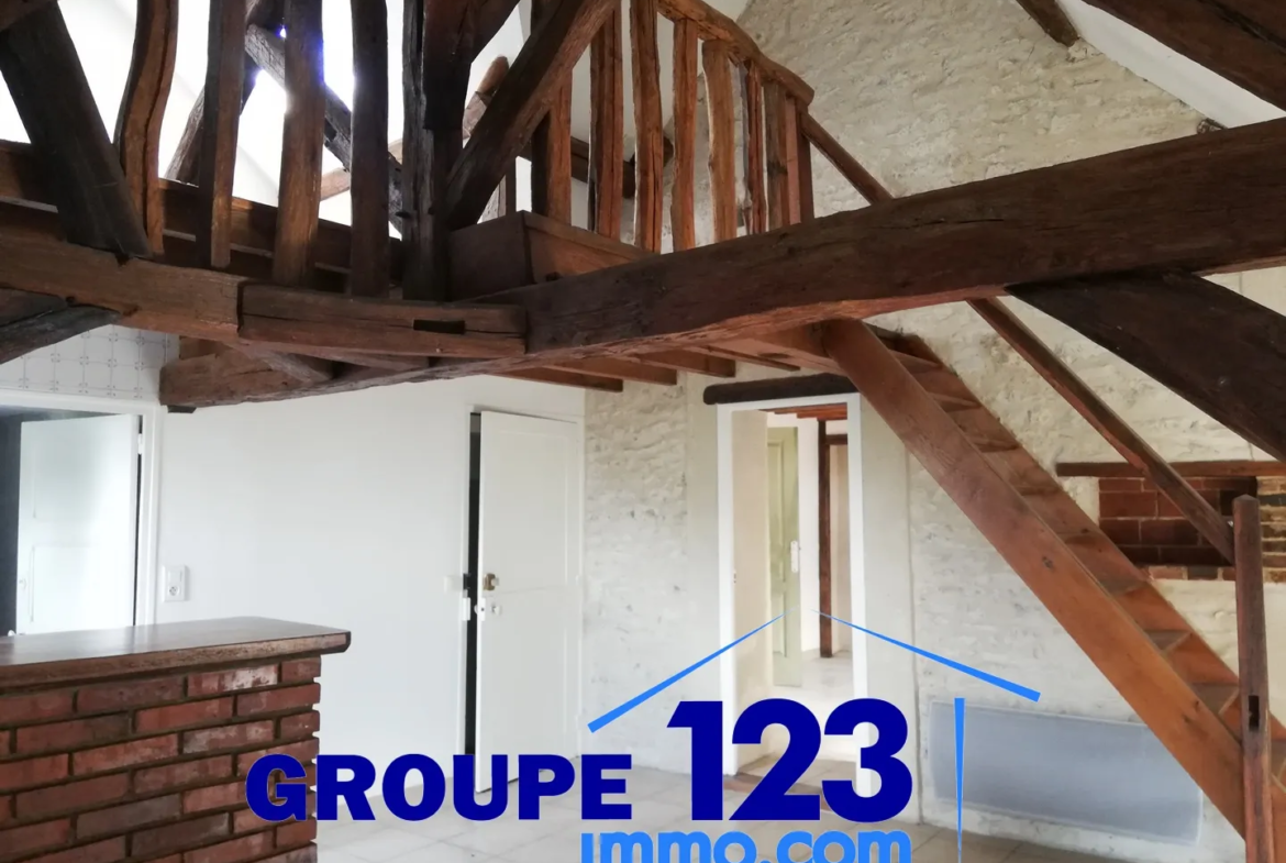 Appartement duplex au cœur d'Aillant avec charme et sécurité 