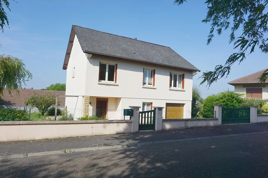 Jolie maison sur sous-sol à vendre à Paray le Monial, proche du centre-ville 