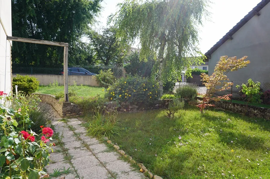 Jolie maison sur sous-sol à vendre à Paray le Monial, proche du centre-ville 