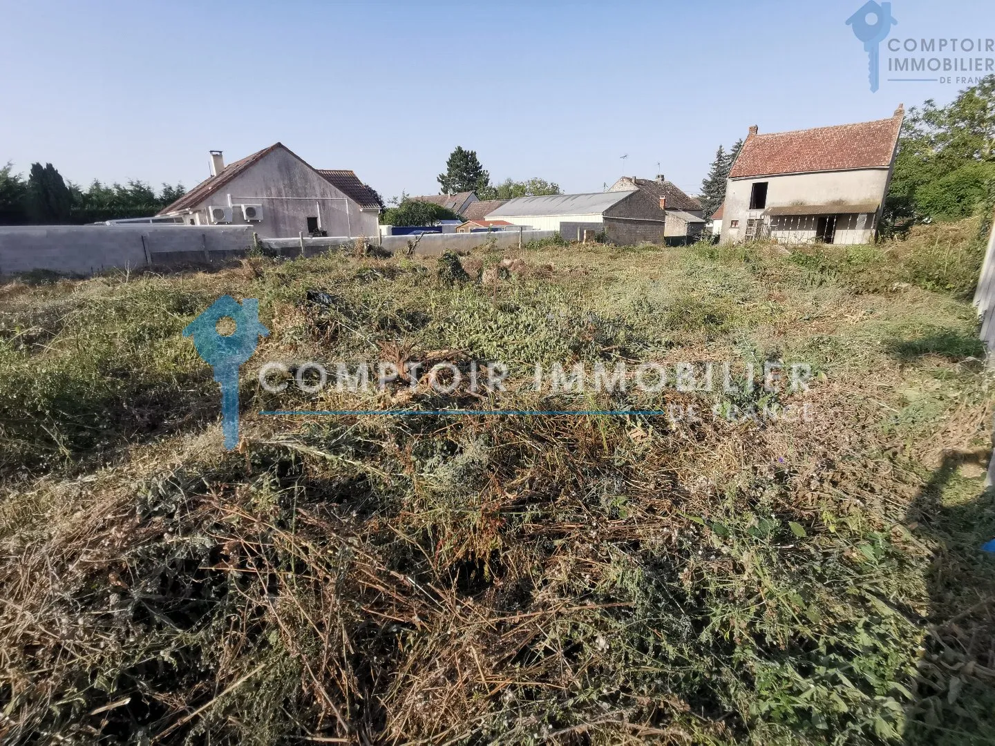 À vendre : Terrain constructible de 637 m² à La Forêt le Roi 