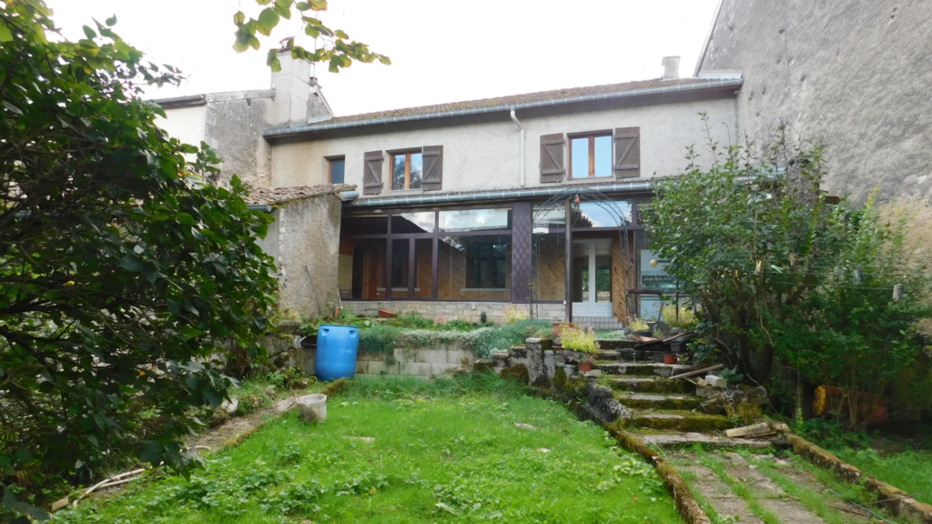 Grande Maison avec Jardin et Garage à Ugny sur Meuse