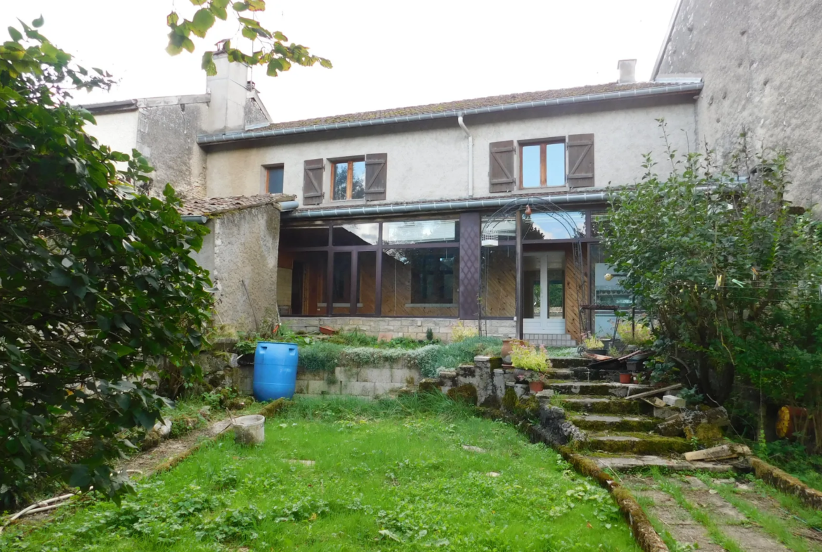 Grande Maison avec Jardin et Garage à Ugny sur Meuse 