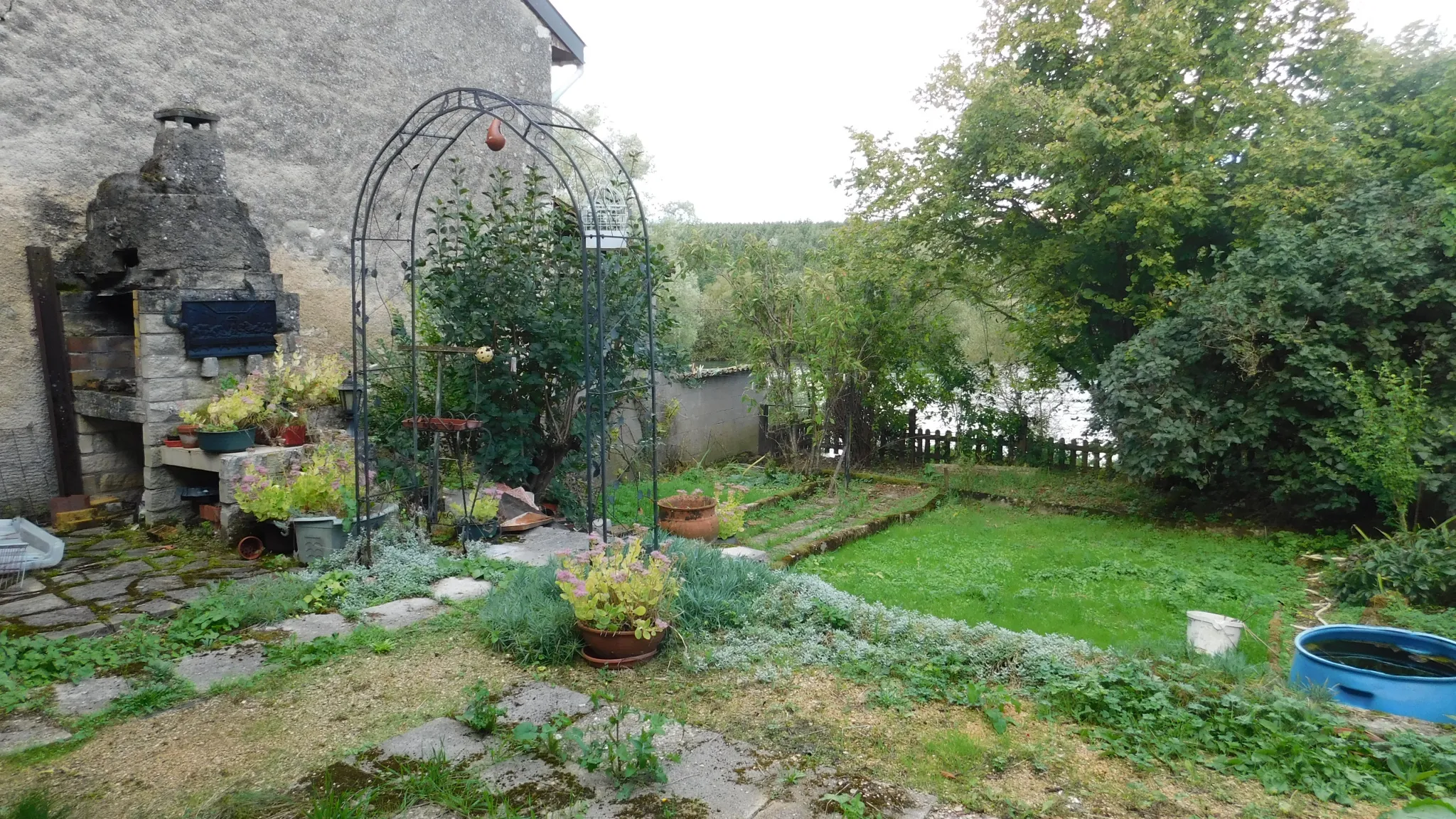 Grande Maison avec Jardin et Garage à Ugny sur Meuse 