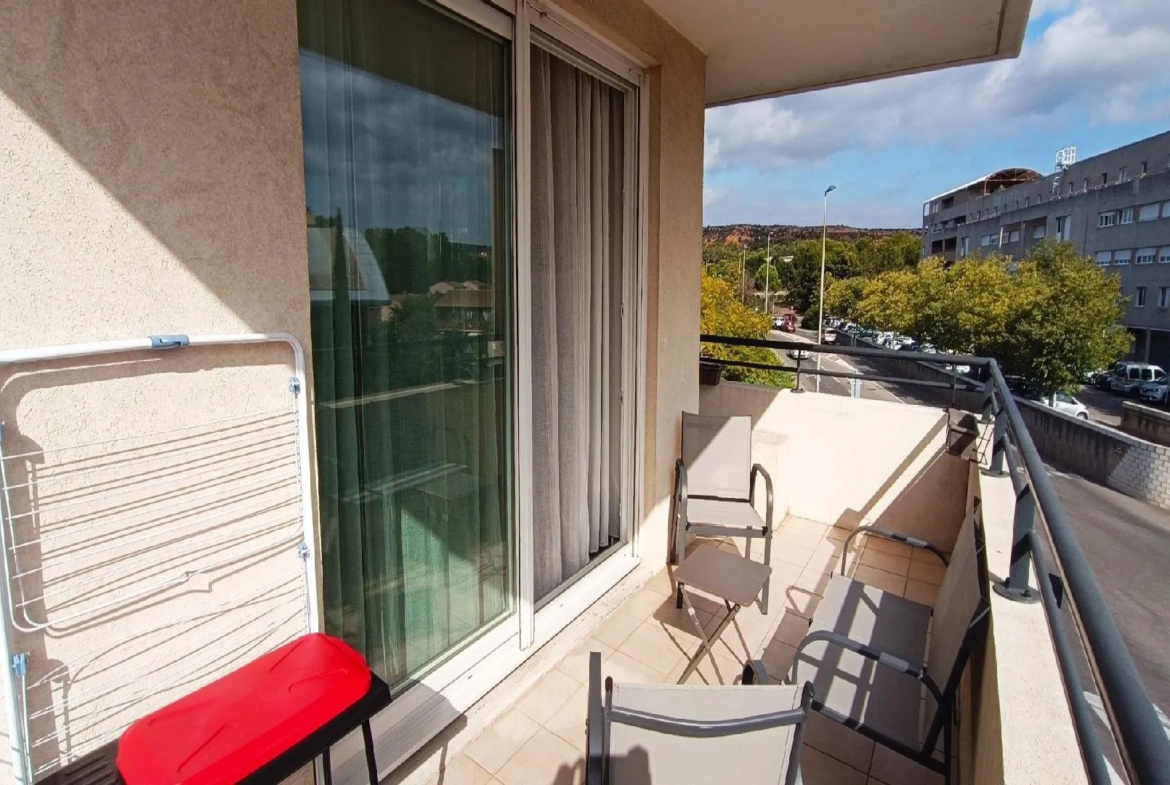 Appartement Type 3 à Vitrolles avec Terrasse et Box Garage 