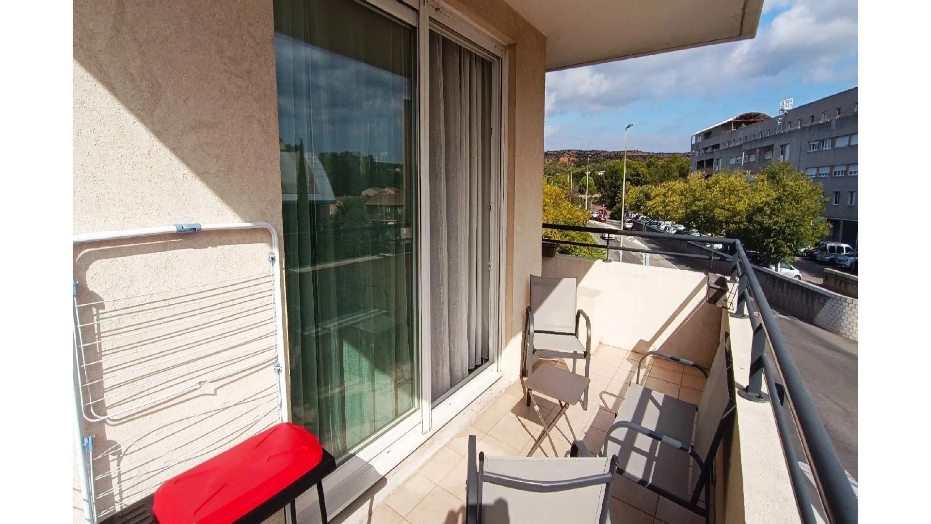 Appartement Type 3 à Vitrolles avec Terrasse et Box Garage 