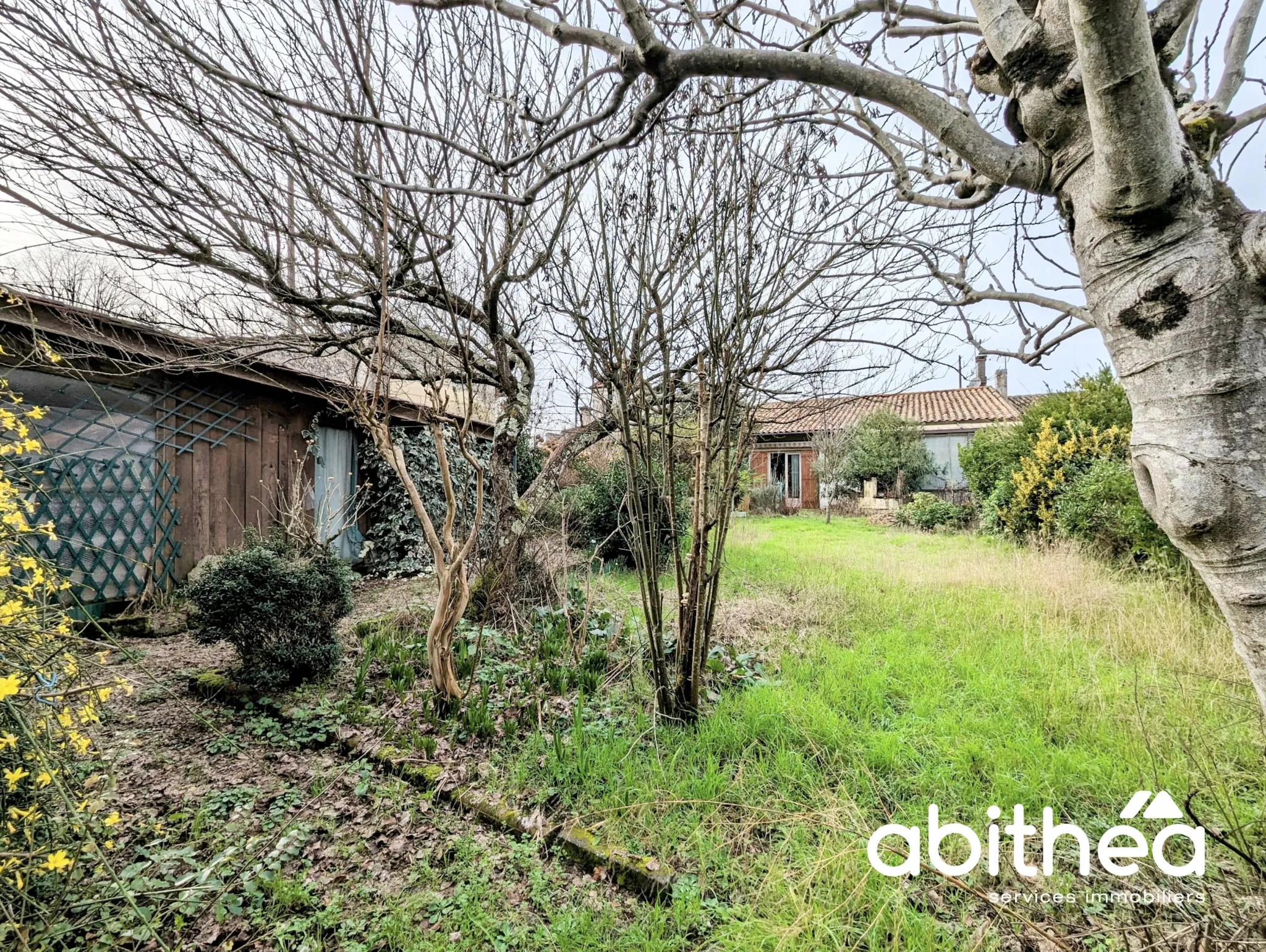 Maison à rénover à Libourne - Potentiel élevé avec jardin et dépendance 