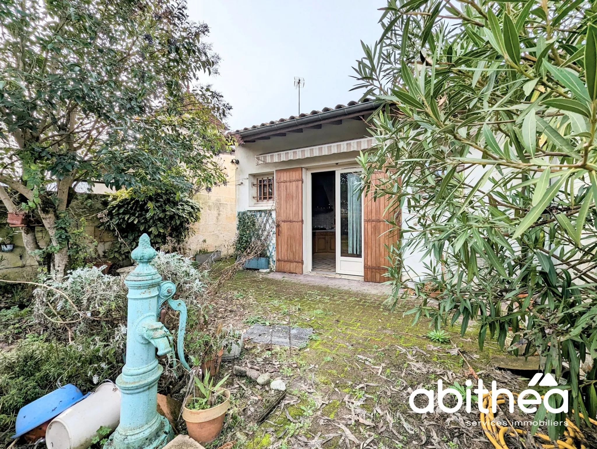 Maison à rénover à Libourne - Potentiel élevé avec jardin et dépendance 