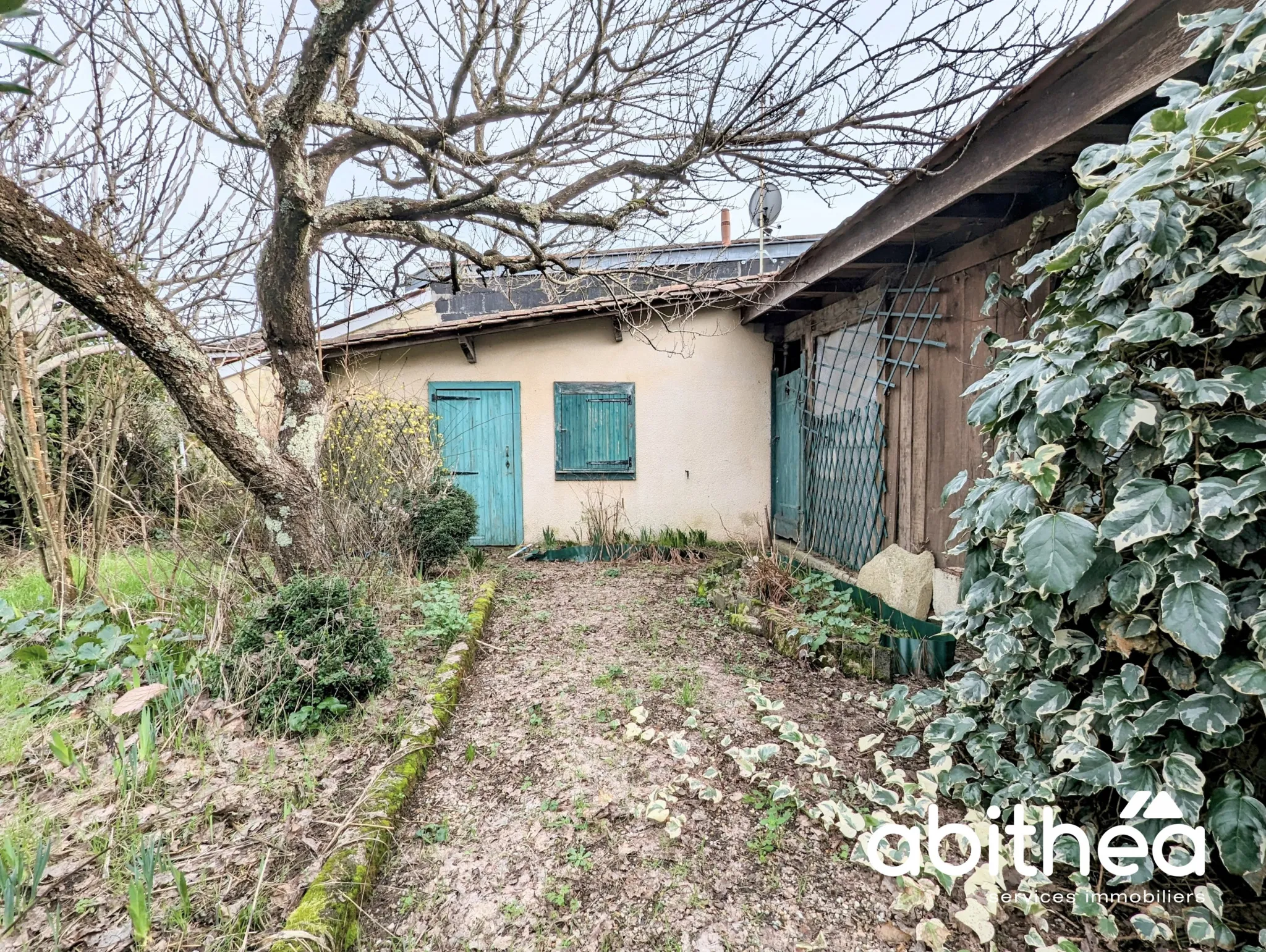 Maison à rénover à Libourne - Potentiel élevé avec jardin et dépendance 