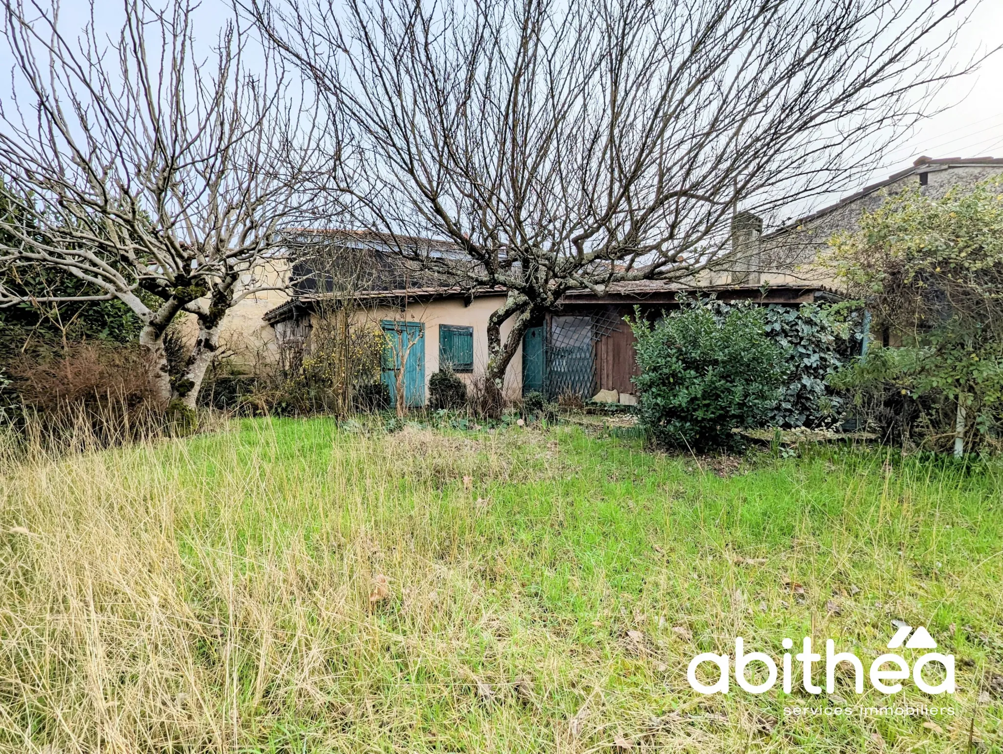 Maison à rénover à Libourne - Potentiel élevé avec jardin et dépendance 