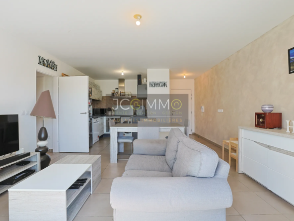 Appartement T4 récent à La Valette du Var avec terrasse et stationnements