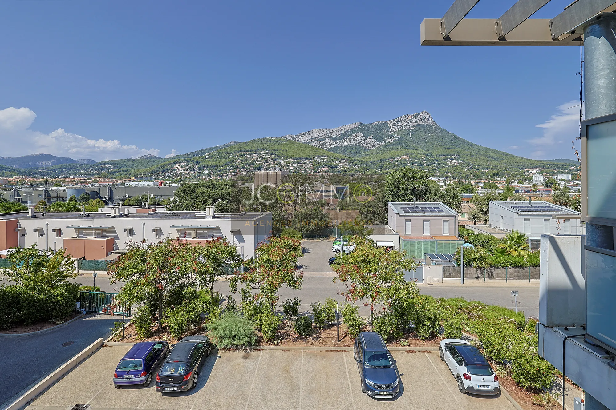 Appartement T4 récent à La Valette du Var avec terrasse et stationnements 