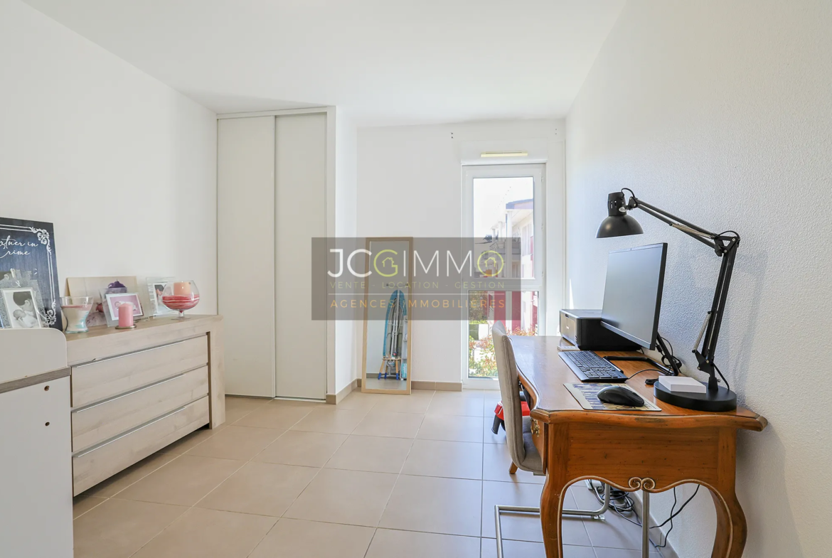 Appartement T4 récent à La Valette du Var avec terrasse et stationnements 